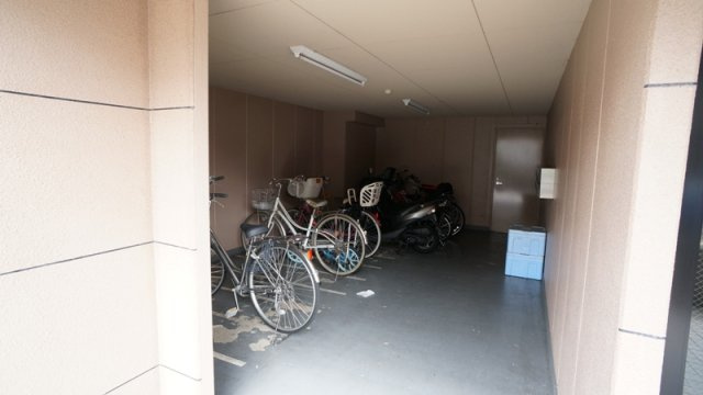 エスポワール三松の駐車場