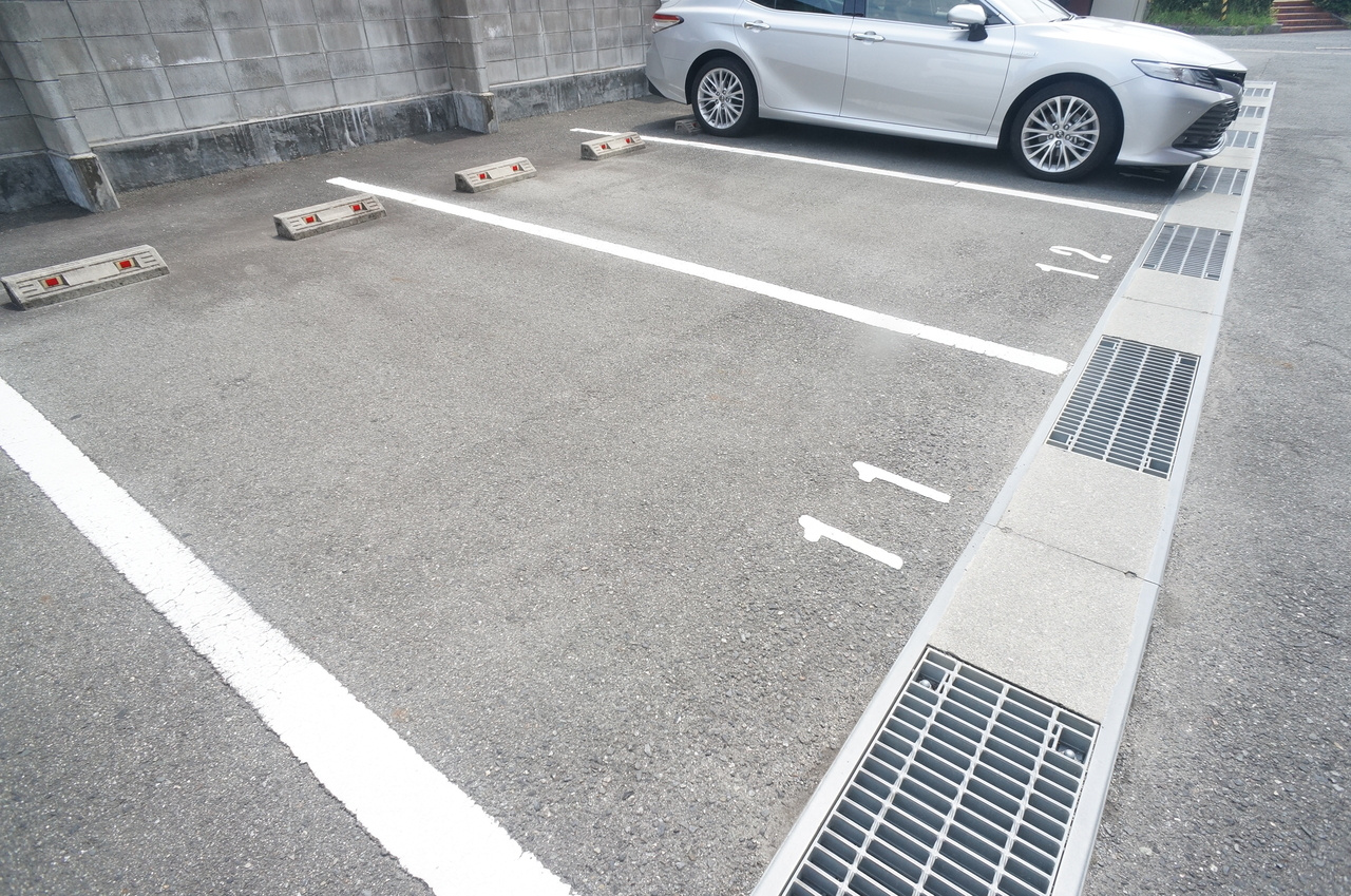 フォレスタコートの駐車場