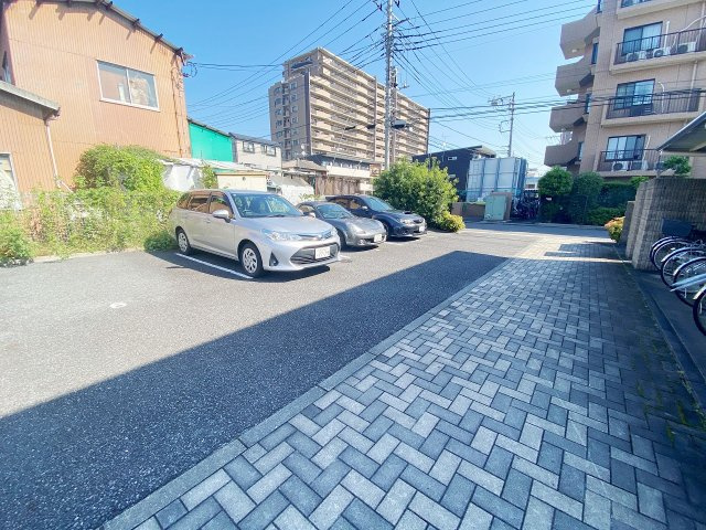 メゾン・カジヤの駐車場
