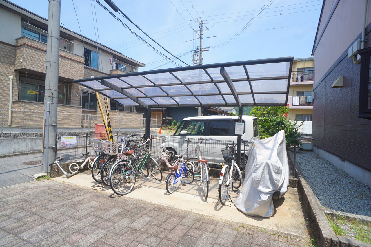 シャルマン二番館Ａ棟のエントランス
