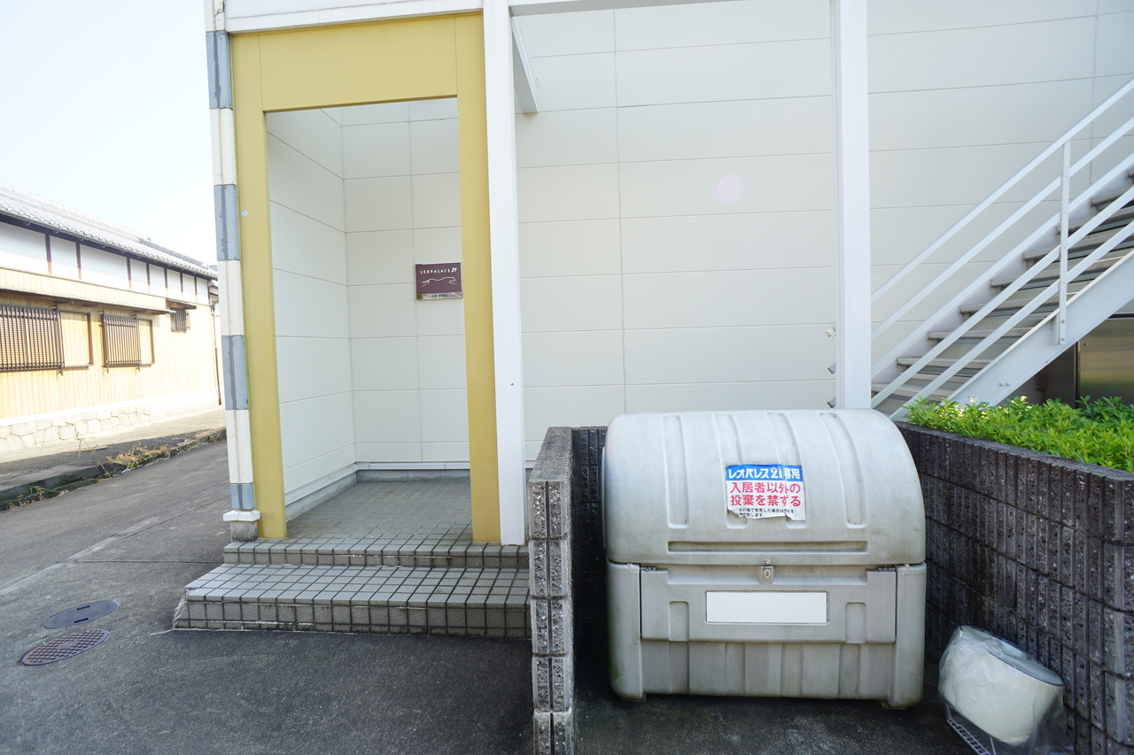 レオパレス大陽参番館のエントランス