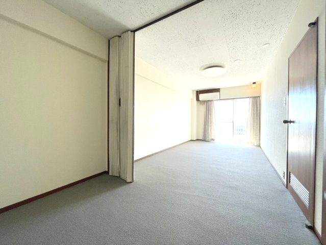 御影グランドハイツの内装|ゆったりした洋室です