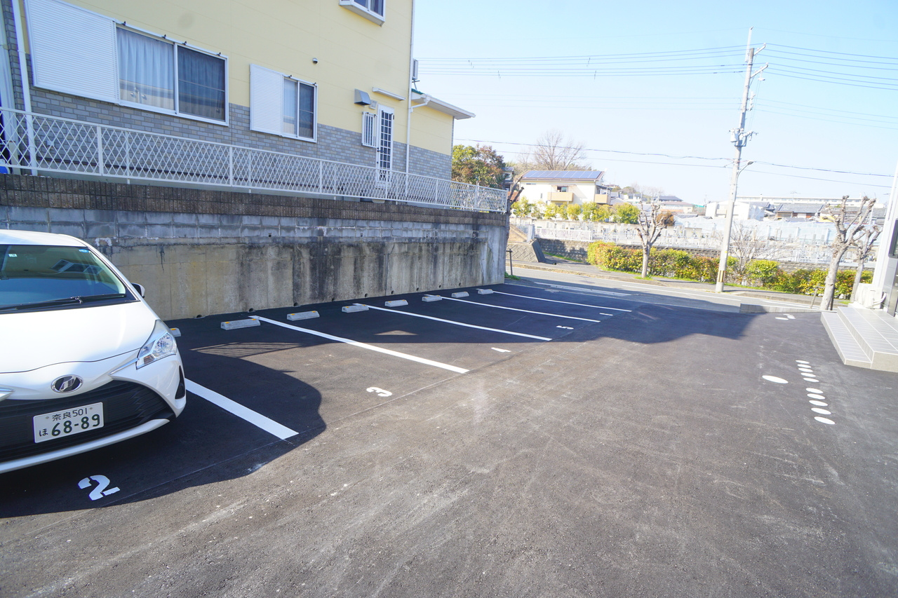 ＳＴＡＹ　ＴＨＥ　ＴＥＲＲＡＣＥ　ＯＪＩ（ステイザテラス王寺）の駐車場