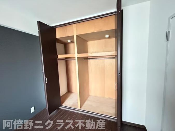クレセントコートの収納|内装は別部屋の参考写真です。