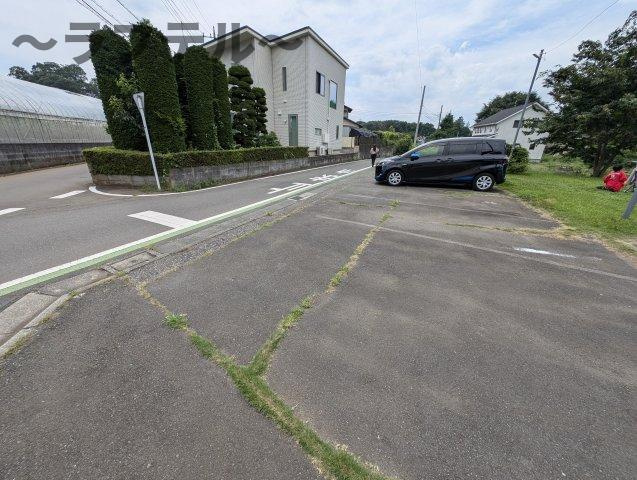 メゾンベルツ北野の駐車場