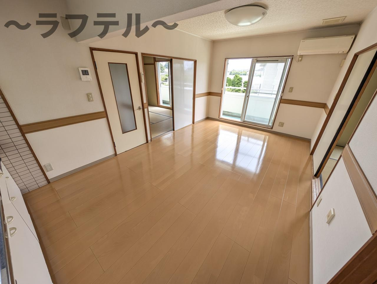 メゾンベルツ北野の居間・リビング|別部屋イメージ写真