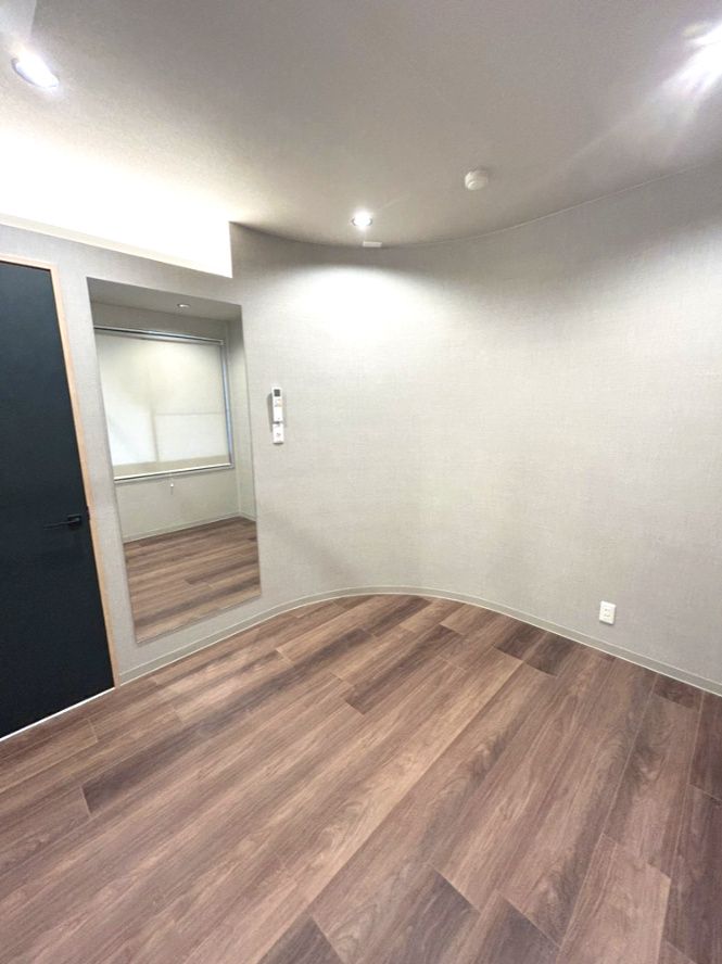 レジデンス國富1階店舗の内装|Stretch Room 1