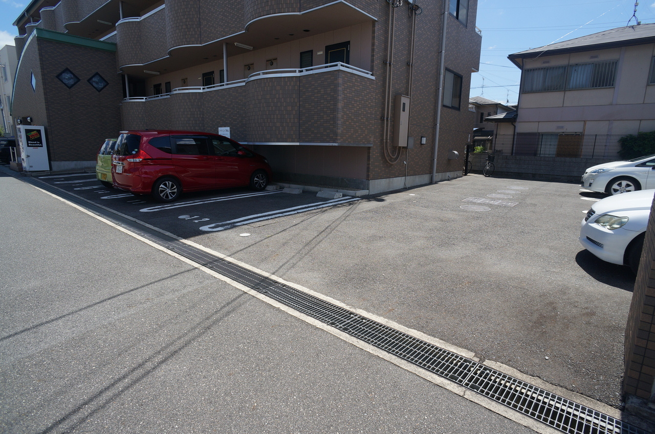 Plaireの駐車場