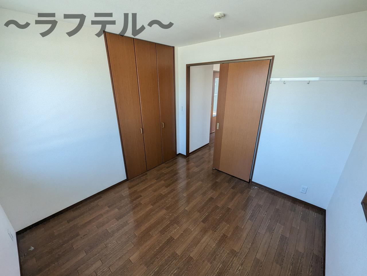 パラシオンBの洋室|別部屋イメージ写真