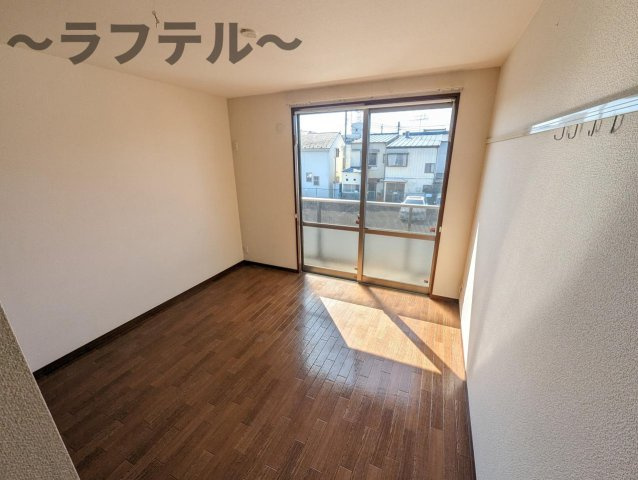 パラシオンBの洋室|別部屋イメージ写真