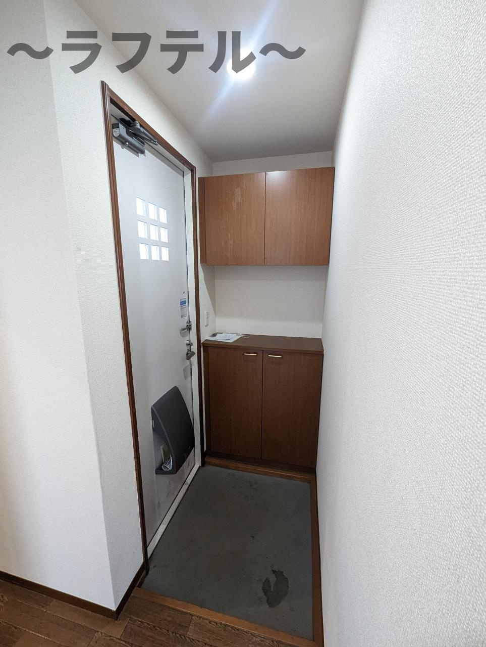 パラシオンBの玄関|別部屋イメージ写真