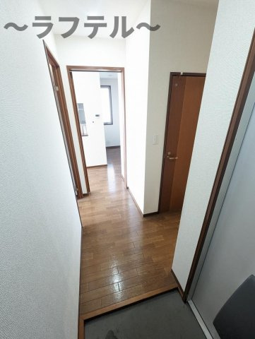 パラシオンBの玄関|別部屋イメージ写真