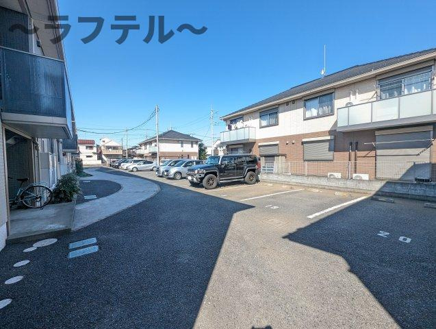 パラシオンBの駐車場
