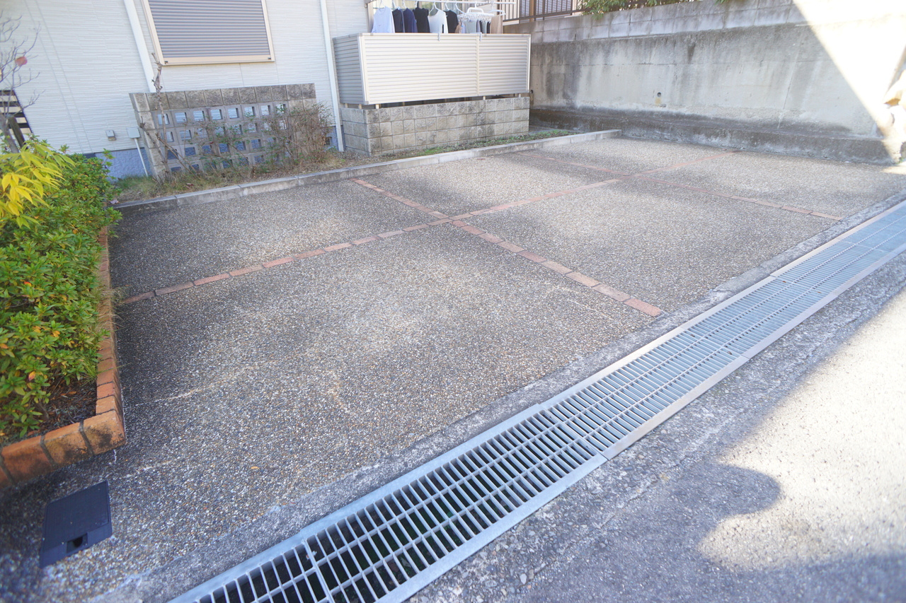 シャーメゾン桜ヶ丘の駐車場