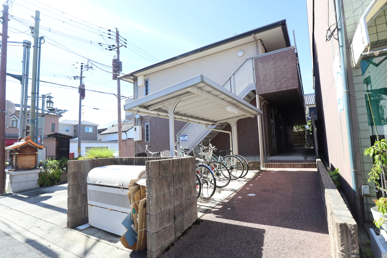 ミエパレスⅡのエントランス