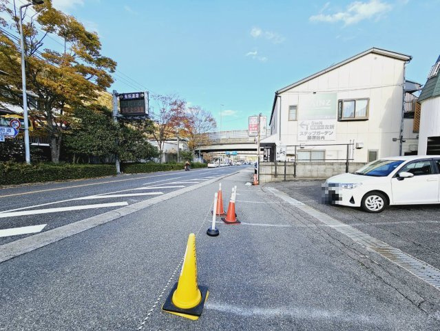 さつきビル　1号室の駐車場|駐車場に車を止められます