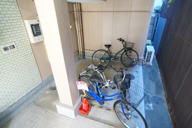 コーポ諏訪柳町の駐車場