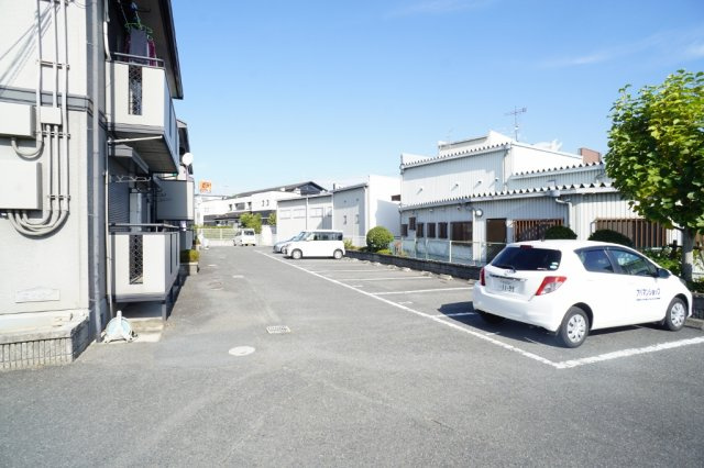 コーポヴェルディの駐車場