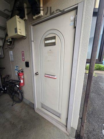 サンリバーKの玄関
