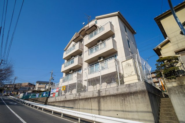 ファミール聖和の外観