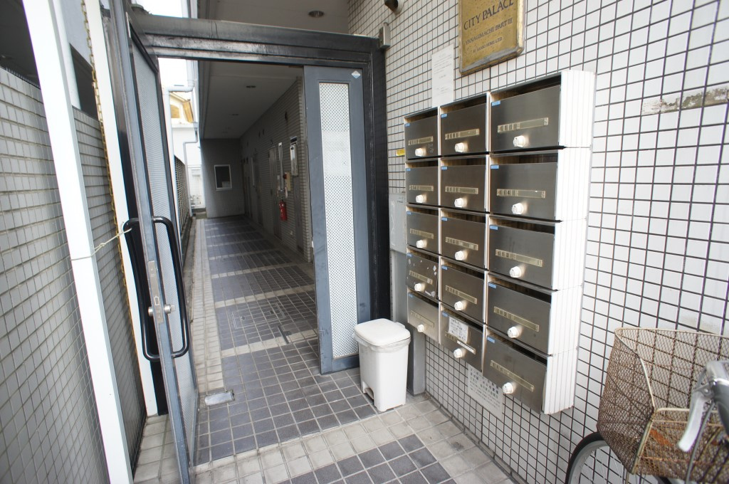 シティパレス柳町P-3のエントランス