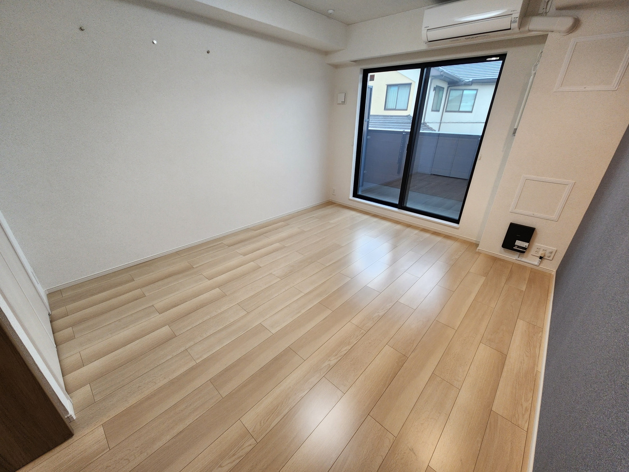 ヒカルサ京田辺大住の洋室