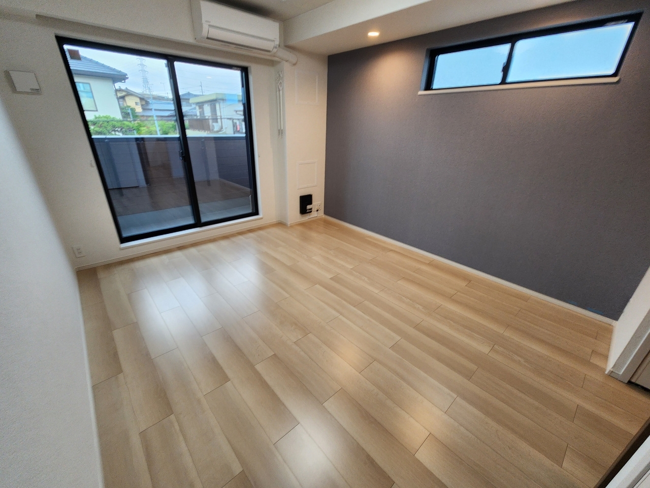 ヒカルサ京田辺大住の洋室