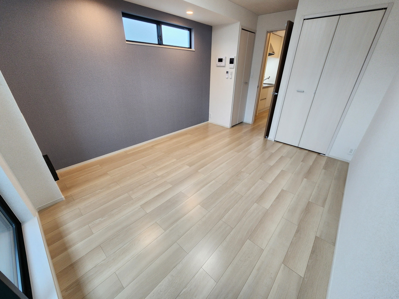 ヒカルサ京田辺大住の洋室