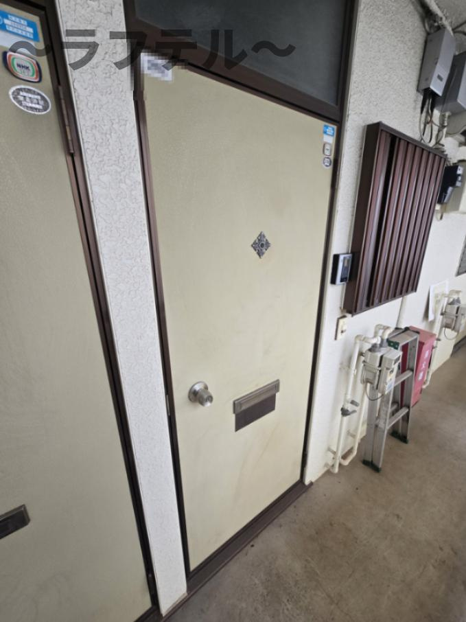 ファミール西所沢の玄関