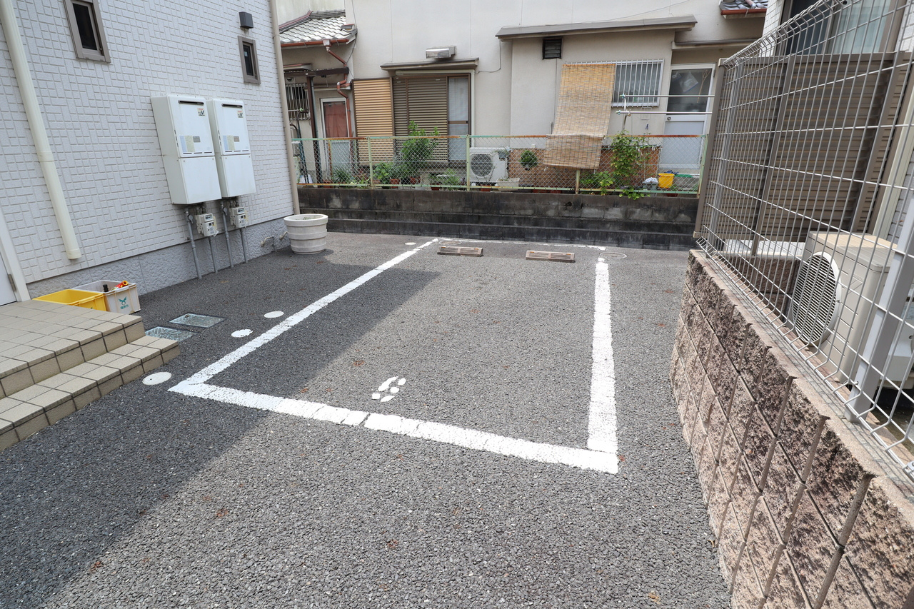 ガーデンハイツ71の駐車場