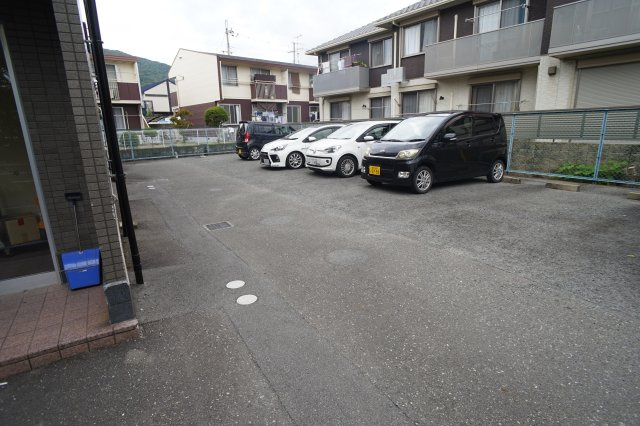 アーバンアネックスの駐車場