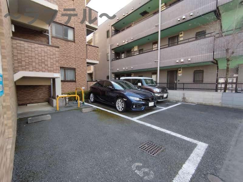 ユーネットⅢの駐車場