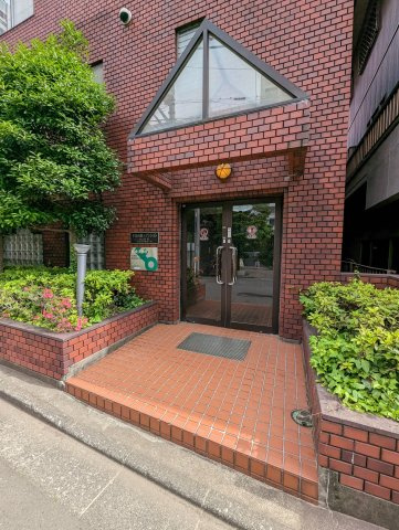 所沢市寿町の賃貸マンションのエントランス