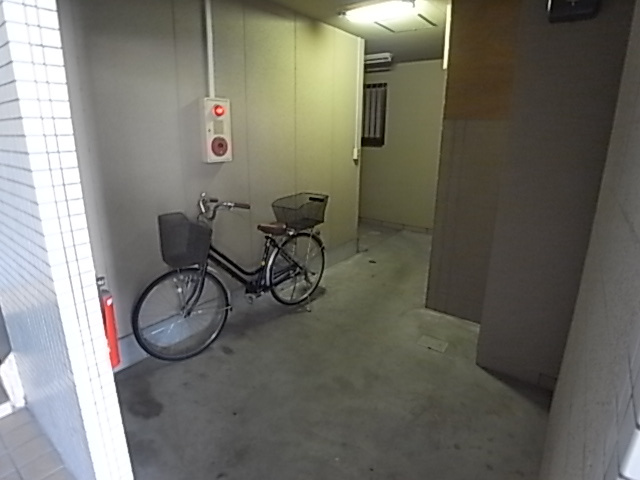 神殿マンション３号館の駐車場