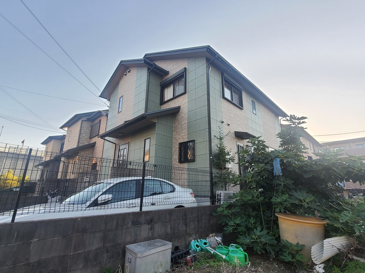 松田タウンハウスＩー1号棟の外観