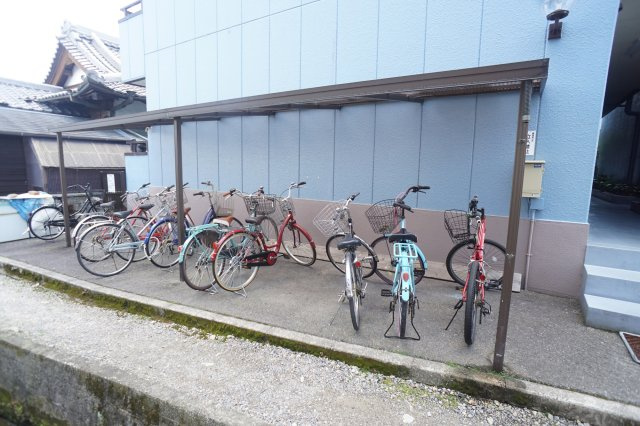 ファミール西大寺の駐車場