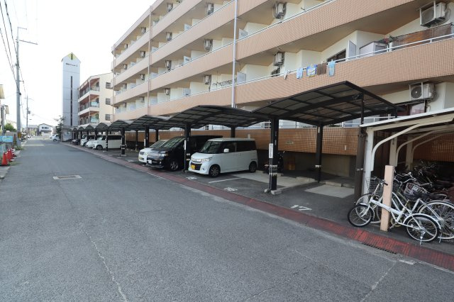 Amenity24の駐車場