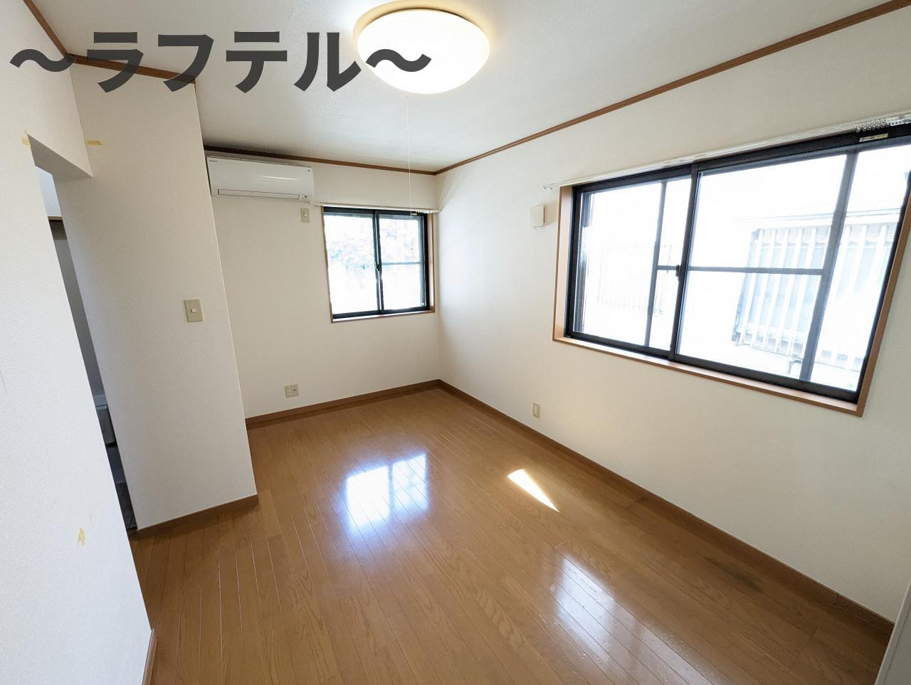 メゾン南山の洋室