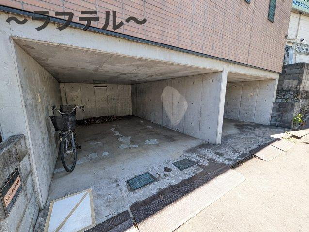 メゾン南山の駐車場