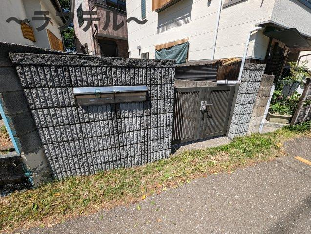 メゾン南山のエントランス