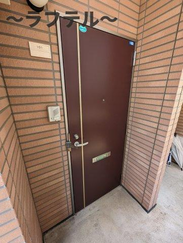 メゾン南山の玄関