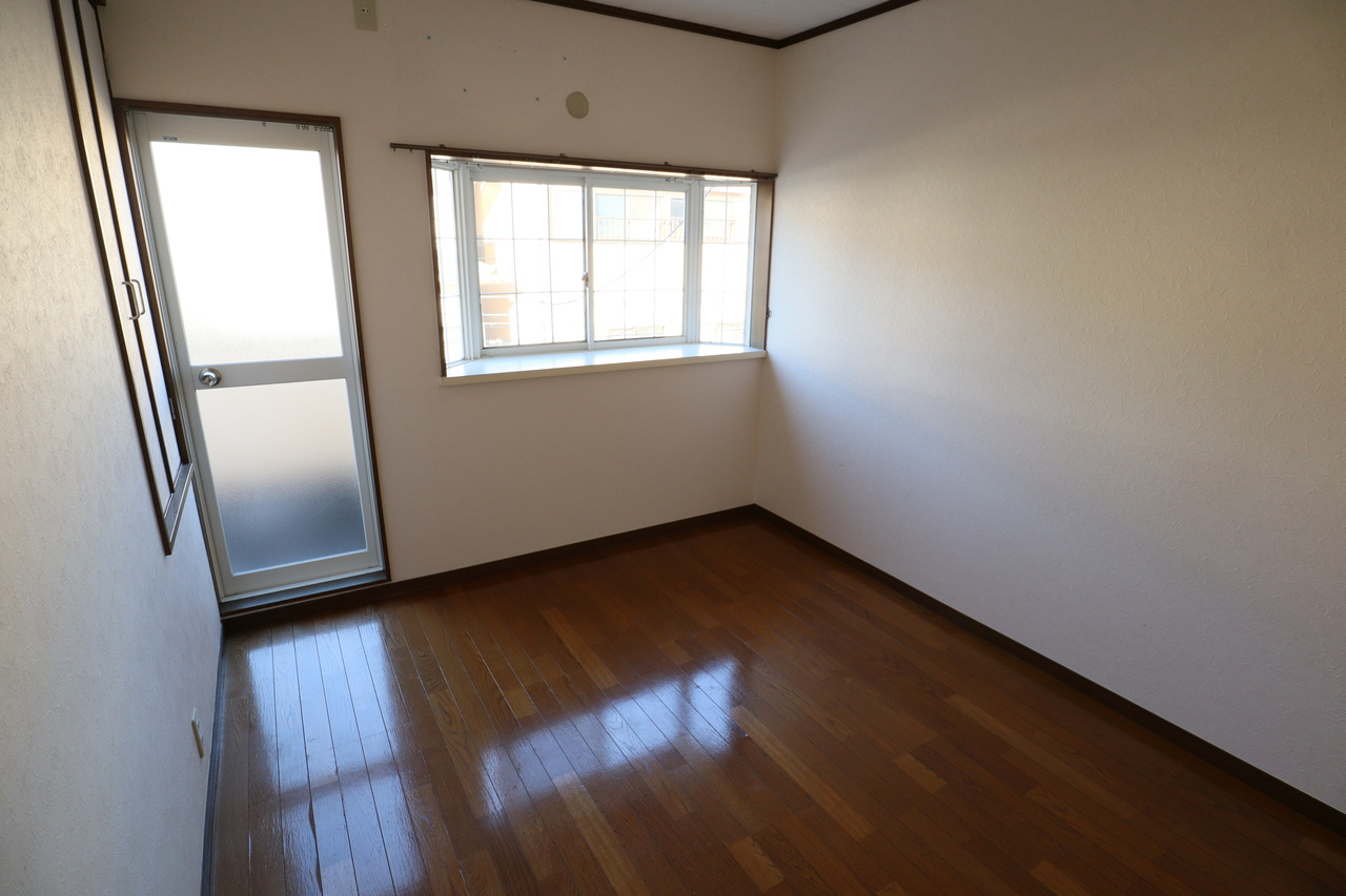 壱分町戸建の洋室