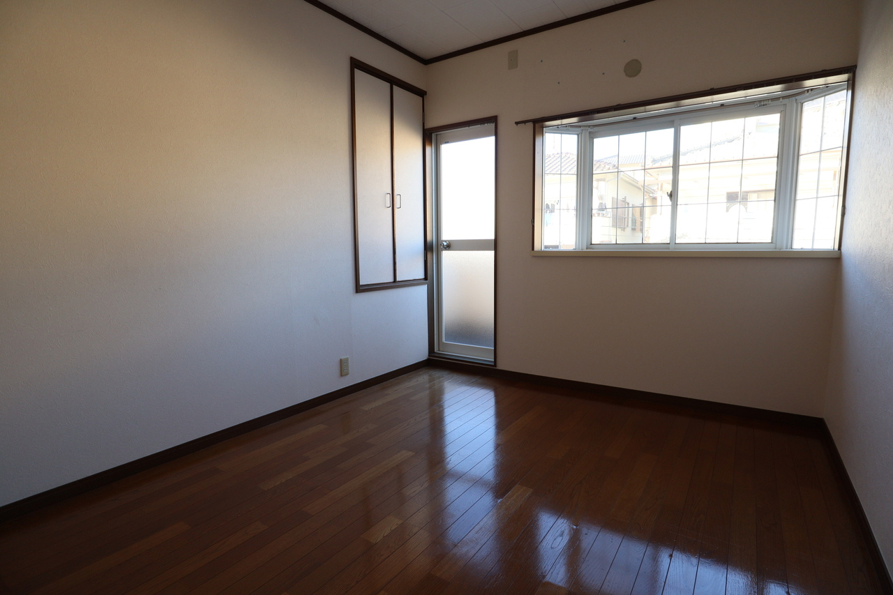 壱分町戸建の洋室