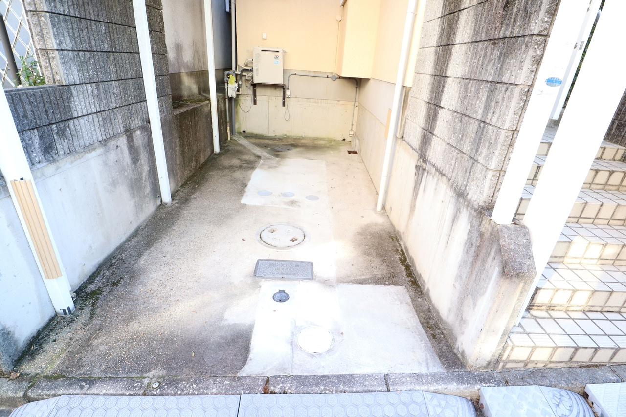 壱分町戸建の駐車場