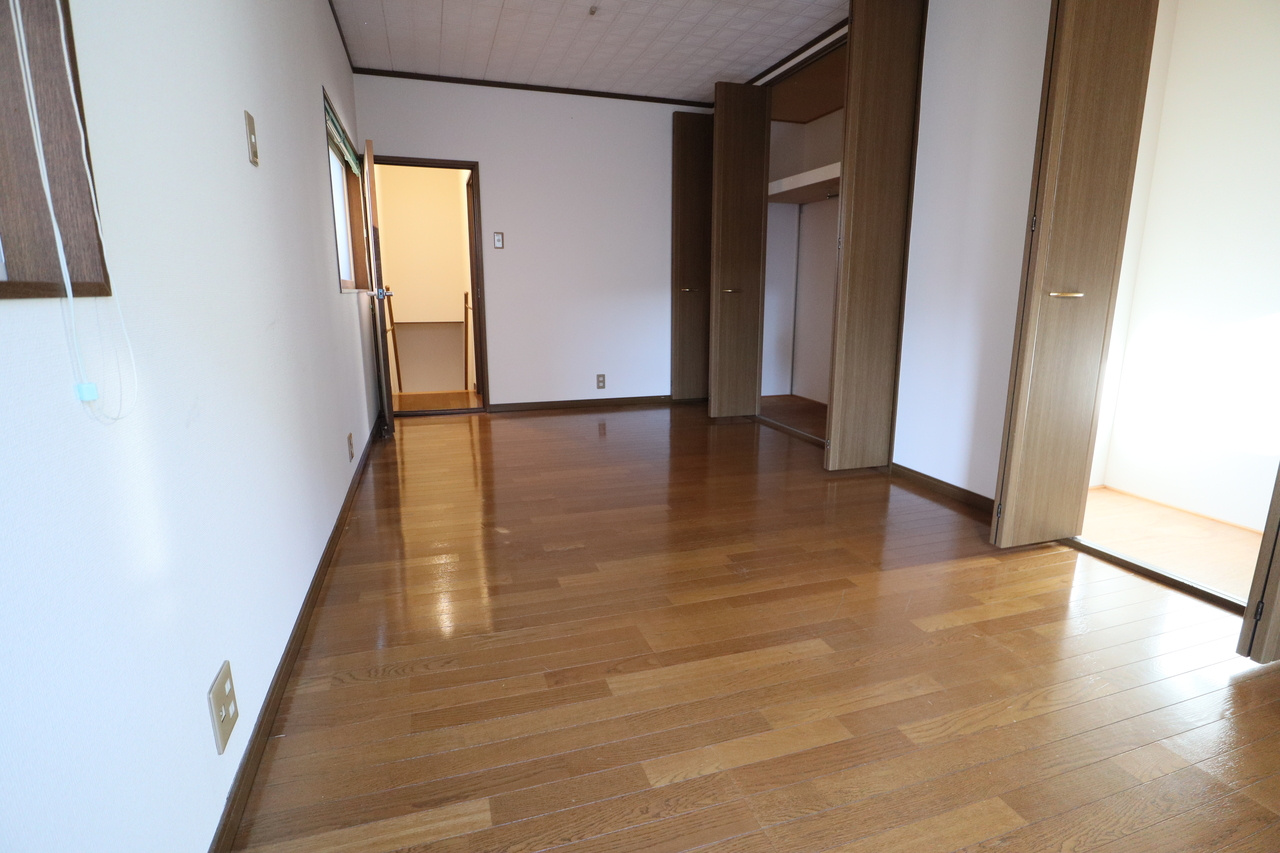 壱分町戸建の洋室