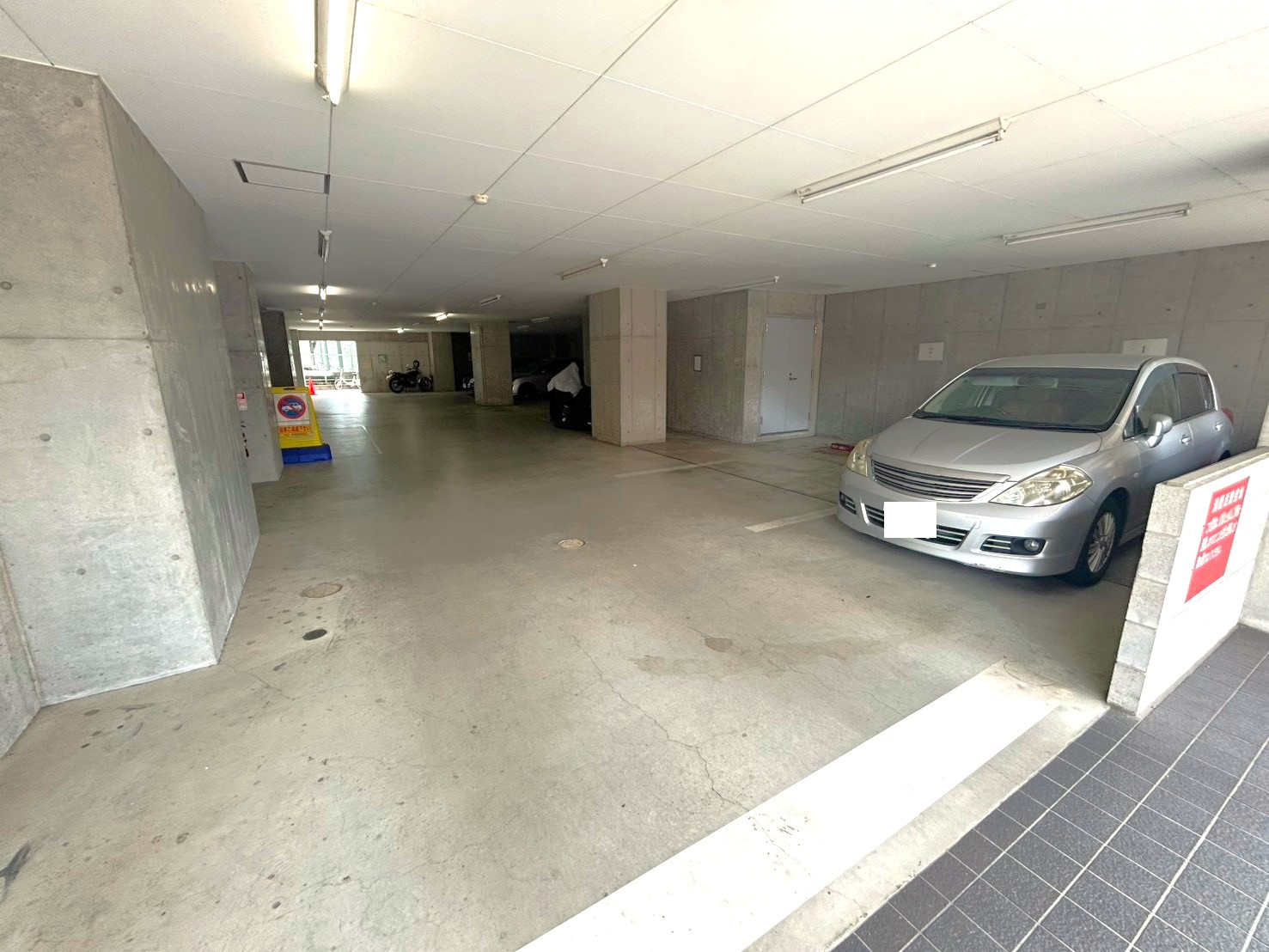 フレアコート奈良の駐車場