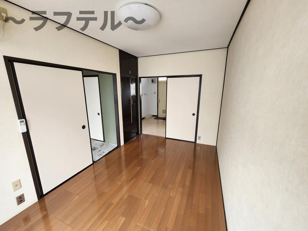 コーポ名取1号棟の洋室