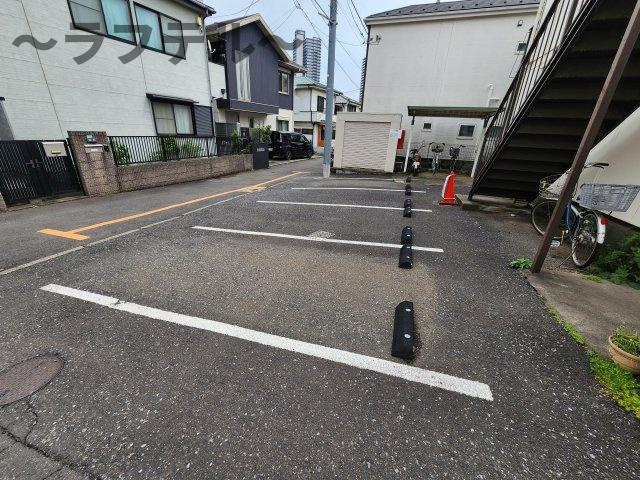 コーポ名取1号棟の駐車場