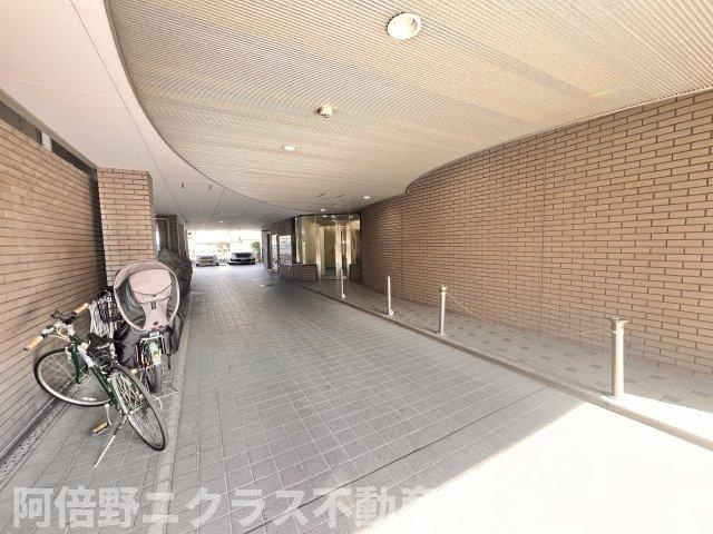 昭和町エクセルハイツのエントランス