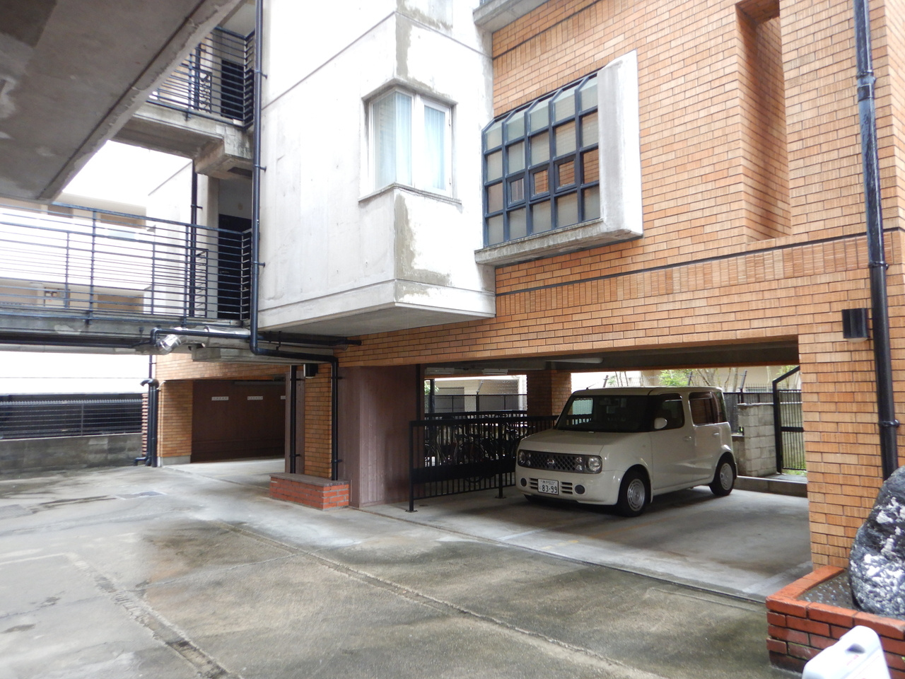 インペリアル砂山の駐車場